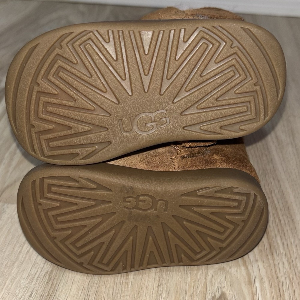 UGG Classic Mini Boots Toddler Chestnut Suede Shearling Lined Size 6T Cozy - Picture 6 of 7